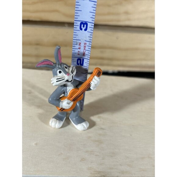 Vintage Bugs Bunny W/ Guitar 1983 PVC Toy Figure 2.5” Warner Bros. Looney Tunes - Picture 4 of 5
